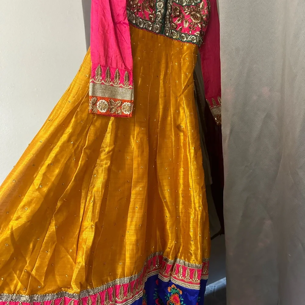 Yellow musted - Picture 3 of 3